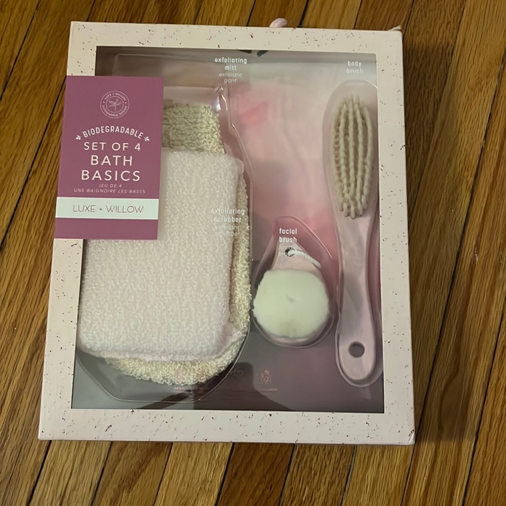 BRAND NEW LUXE AND WILLOW BATH KIT